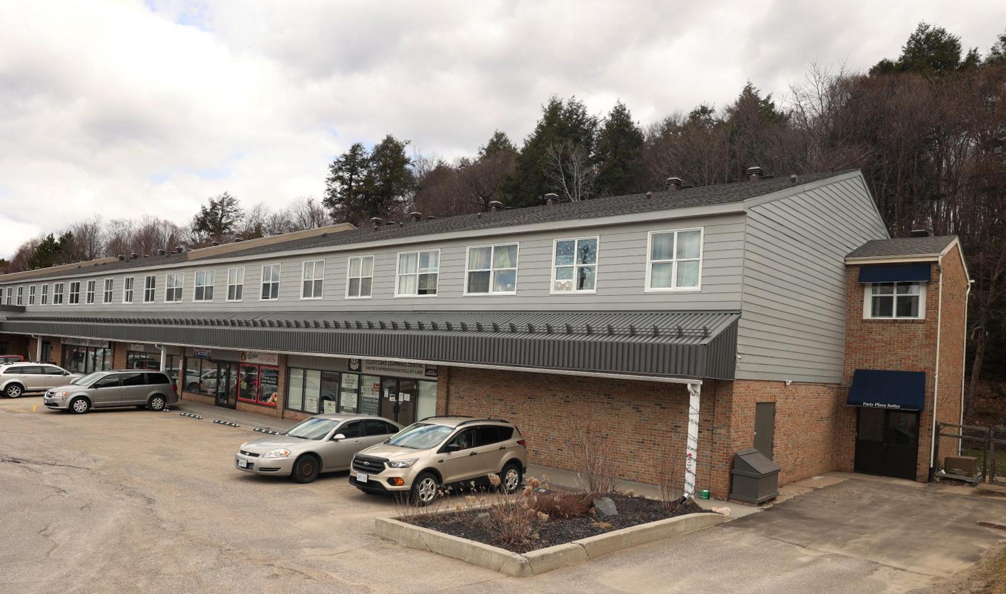 Paris Plaza Apartment Elliot Lake Exterior photo