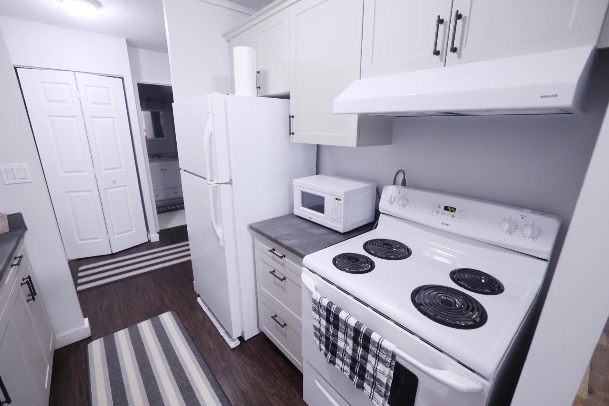 Paris Plaza Apartment Elliot Lake Exterior photo